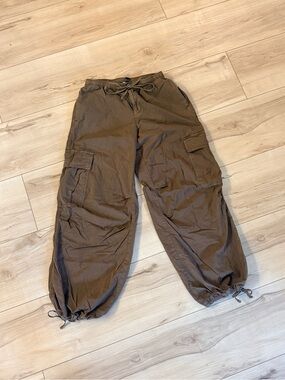Women’s lightweight oversized Cargo Parachute Pants